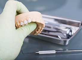 Model of teeth with fixed bridge